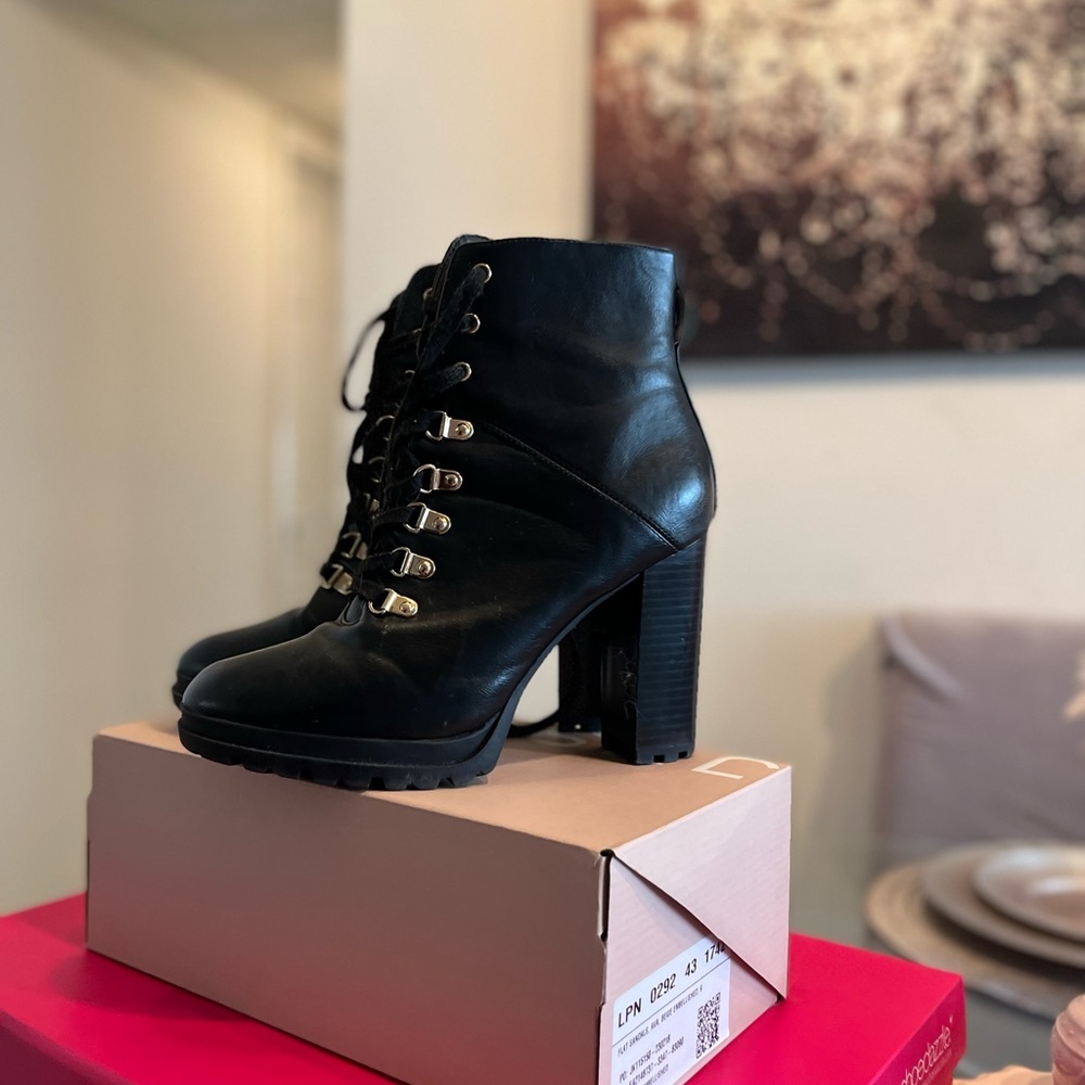 Combat boots